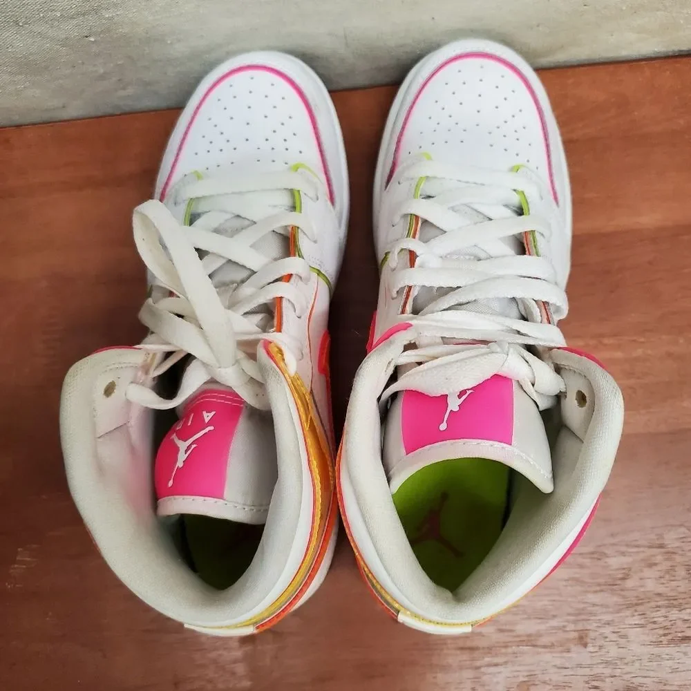Nike Air Jordan 1 Mid Edge Glow in Size 4.5Y